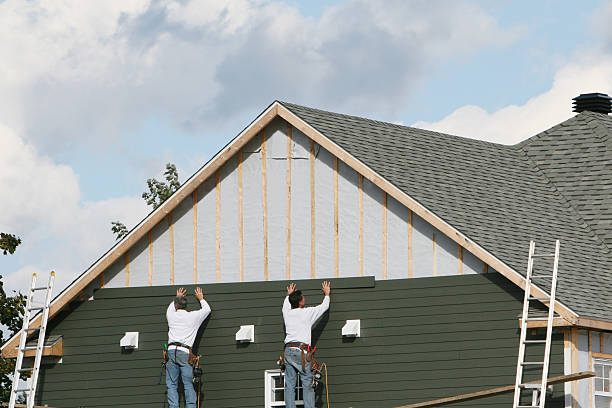 Professional Siding Installation technician working in Dunn, NC